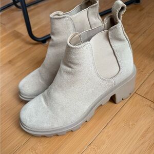 Steve Madden cream suede booties - small heel